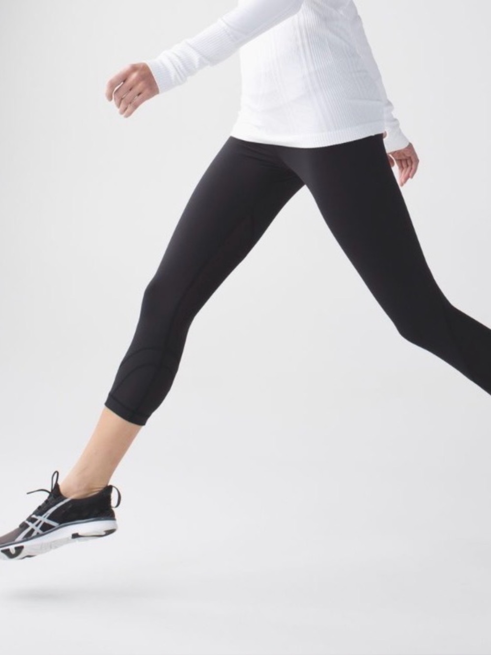 Lululemon Black Wonder Under 25” size 6